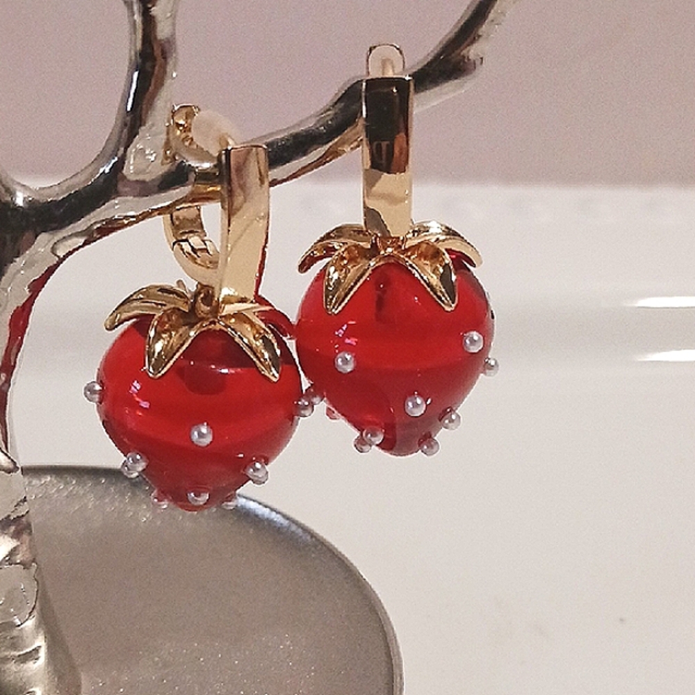 Piper*K  Gold and Red Strawberry Earrings W/Pearl Accents ⚜️🍓⚜️🍓⚜️🍓⚜️🍓⚜️🍓